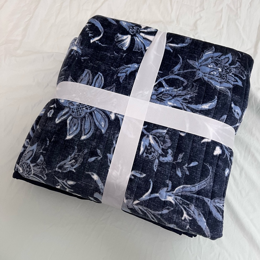 Seventh Studio Bana Blue Floral Printed Mink Quilt Set